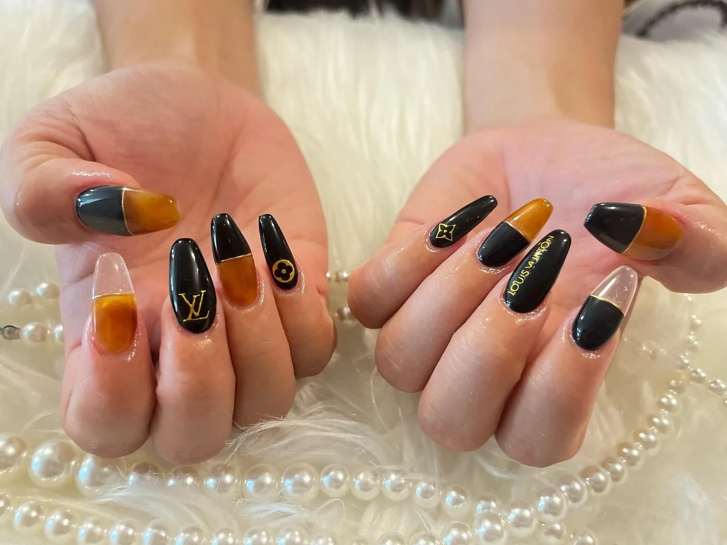 秋ネイルはべっ甲と黒でお姉様風ネイルで💅💅✨